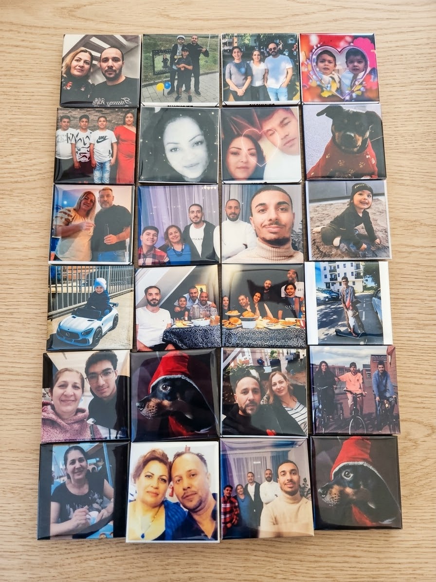 Färdiga fotomagneter i ett stort bildcollage